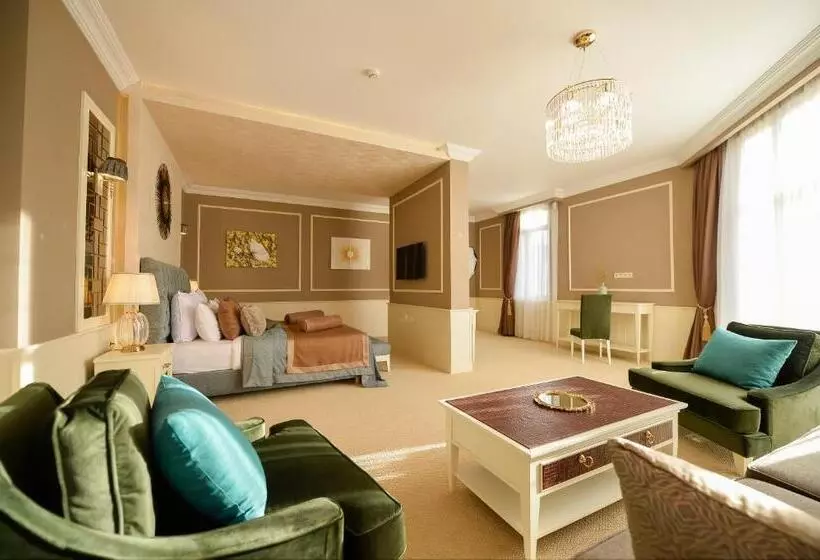 هتل Royal Casino &