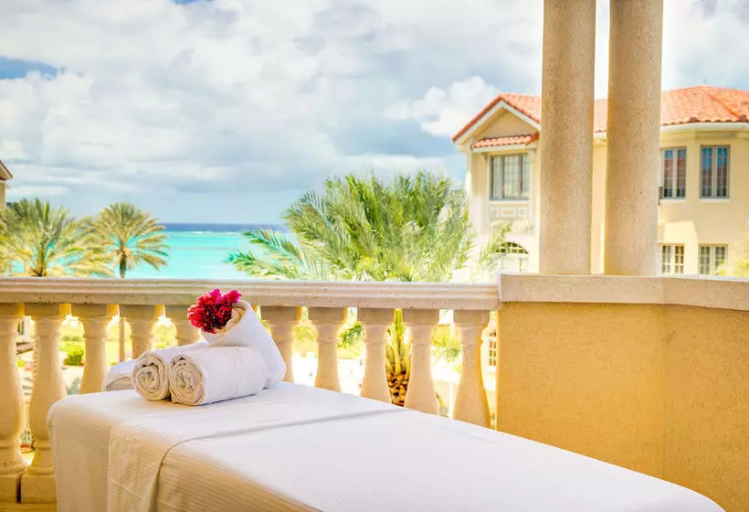 هتل The Somerset On Grace Bay