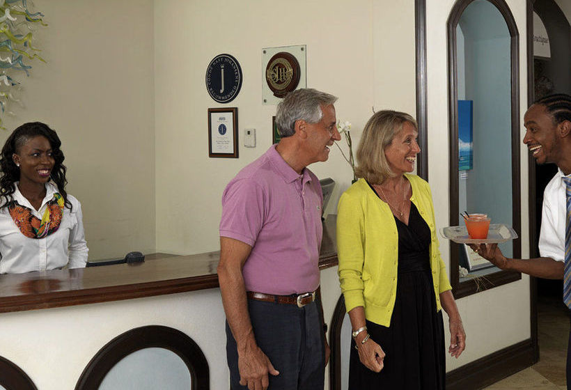 هتل The Somerset On Grace Bay