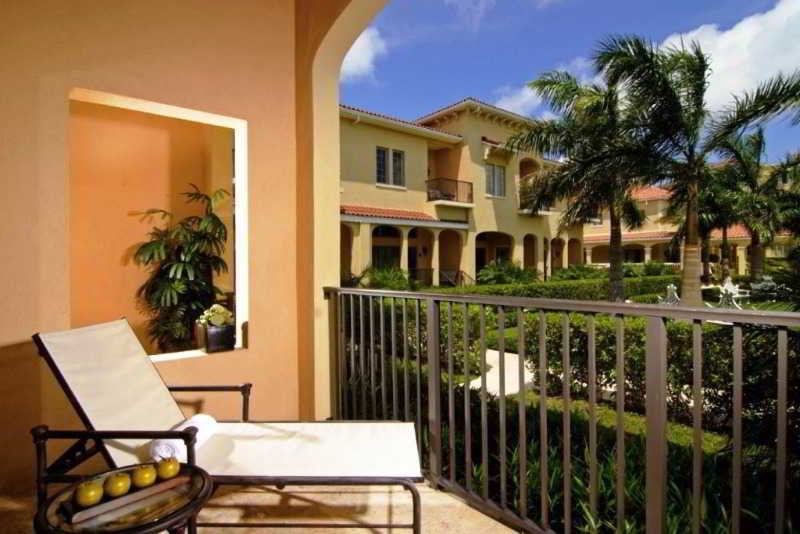 هتل The Somerset On Grace Bay