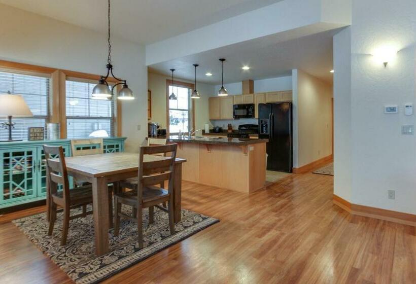 Отель Lakeside Haven