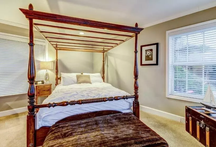 Hotelli Bayside Cottage