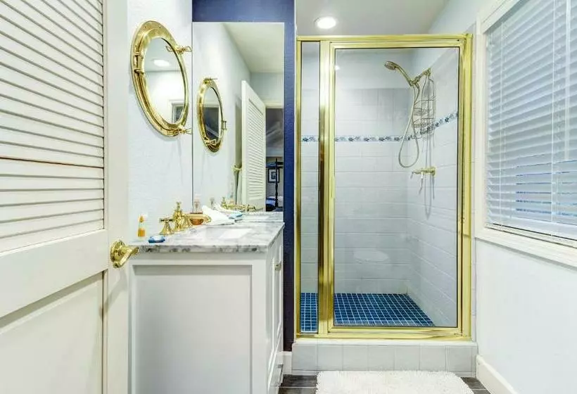 Hotelli Bayside Cottage