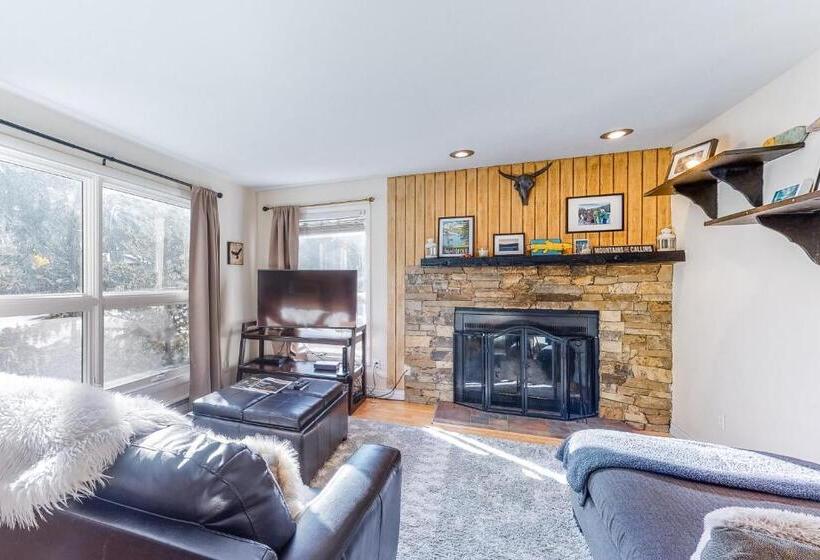 בית מלון כפרי Mountain Stream Condo