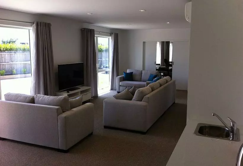 Amori Lodge Bed And Breakfast