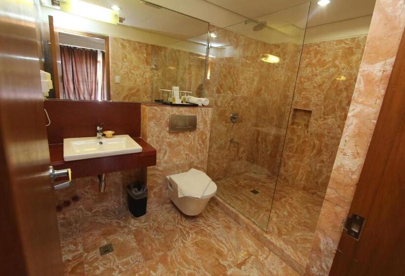 Отель Crown Regency Beach Resort