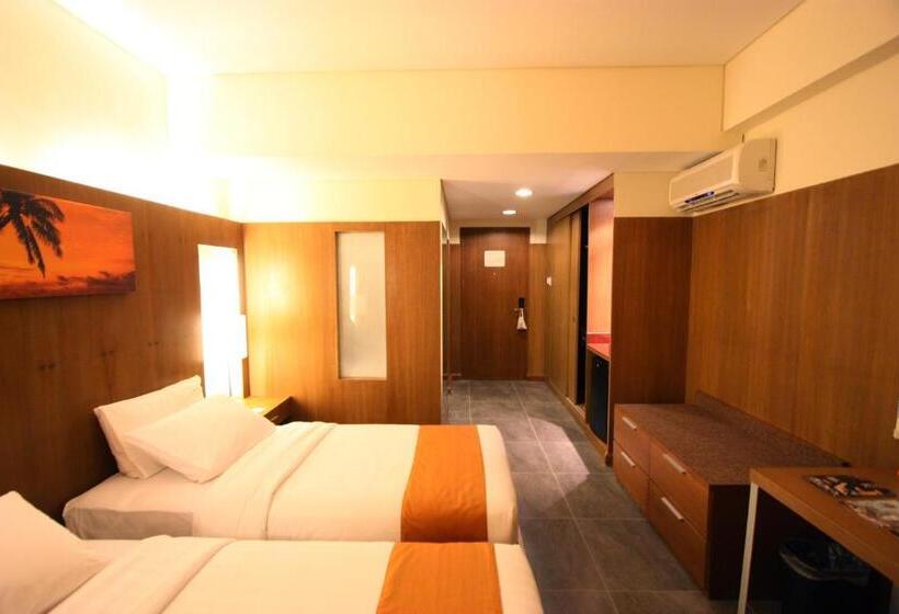 Отель Crown Regency Beach Resort