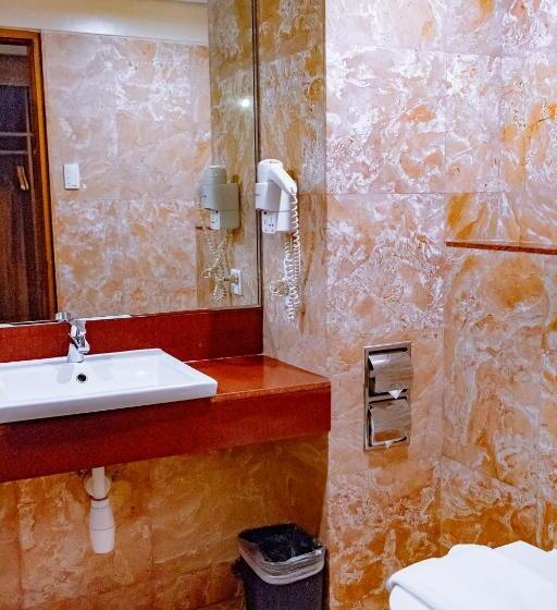 Отель Crown Regency Beach Resort