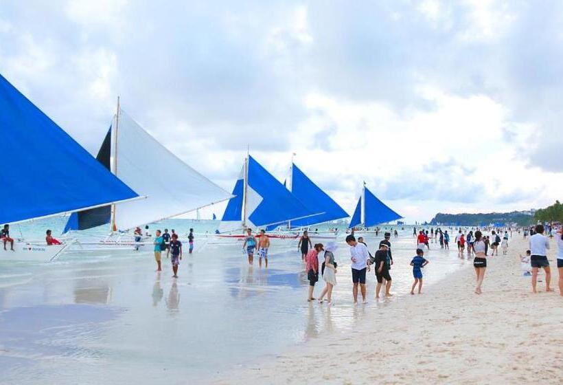 Отель Crown Regency Beach Resort