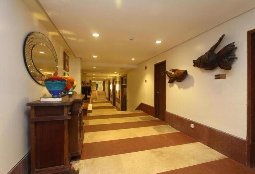 Отель Crown Regency Beach Resort