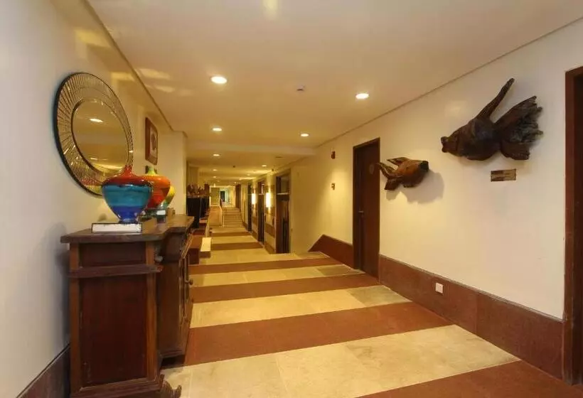 Отель Crown Regency Beach Resort