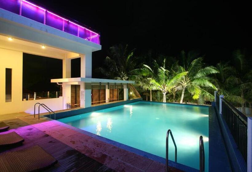 Отель Crown Regency Beach Resort