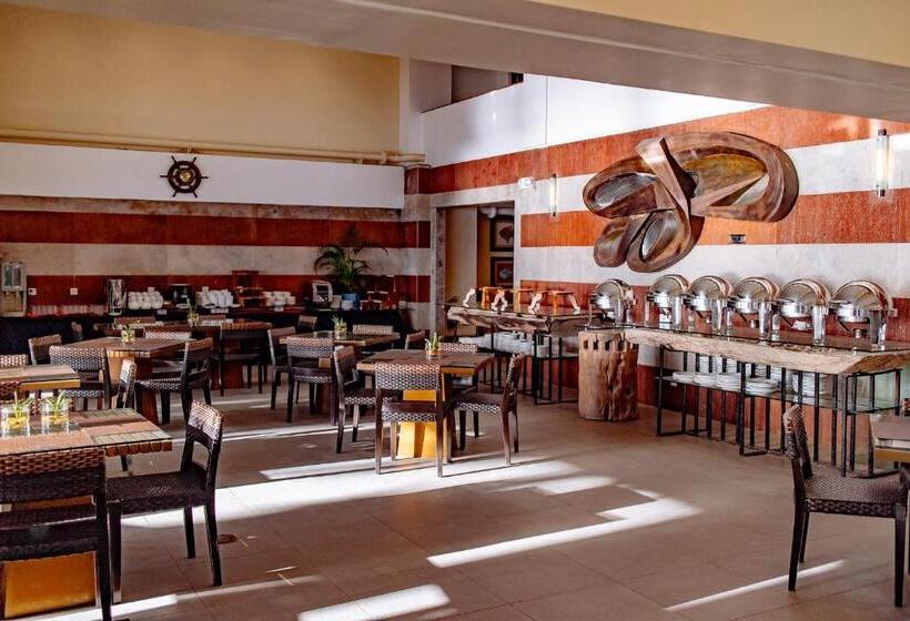 Отель Crown Regency Beach Resort