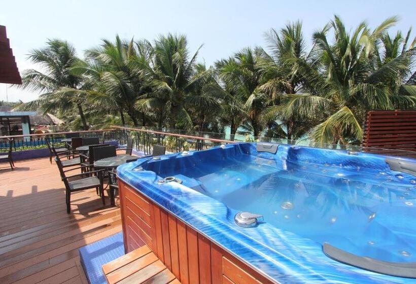 Отель Crown Regency Beach Resort