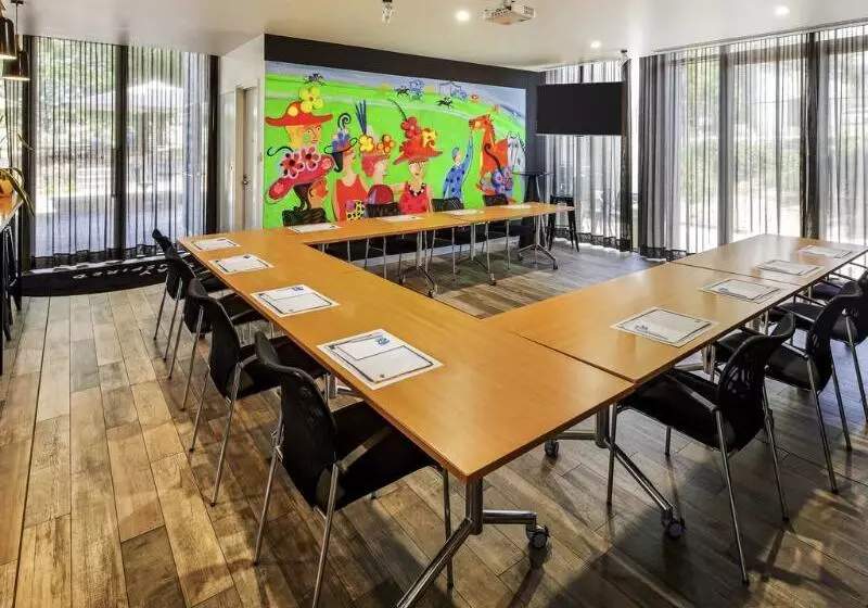 هتل Mercure Bendigo Schaller