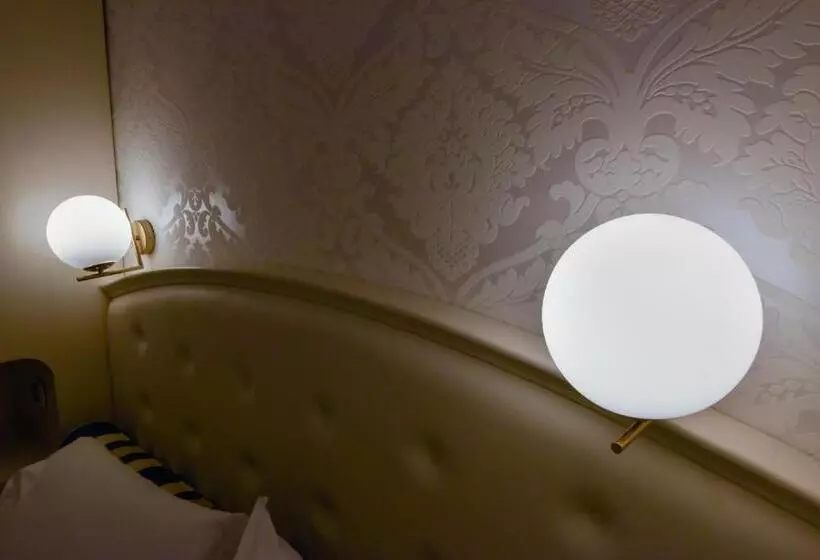 هتل Piccolo Di Piazza Di Spagna Suites