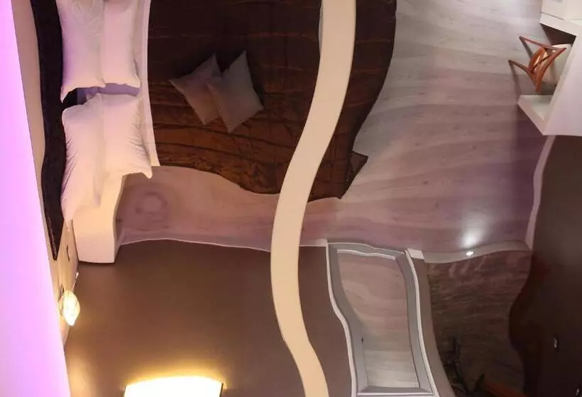 هتل Piccolo Di Piazza Di Spagna Suites