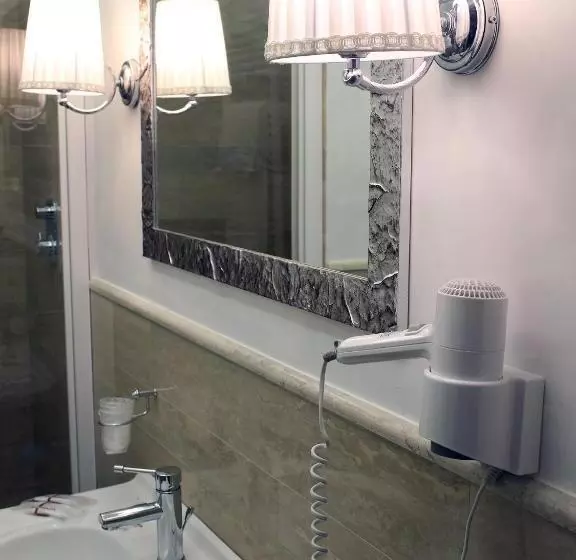 هتل Piccolo Di Piazza Di Spagna Suites