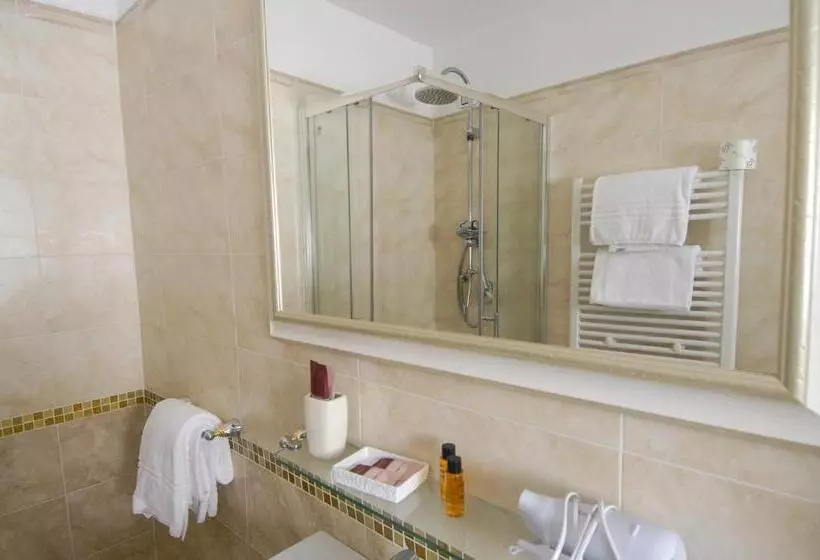 هتل Piccolo Di Piazza Di Spagna Suites