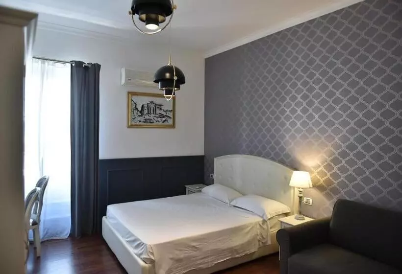 هتل Piccolo Di Piazza Di Spagna Suites