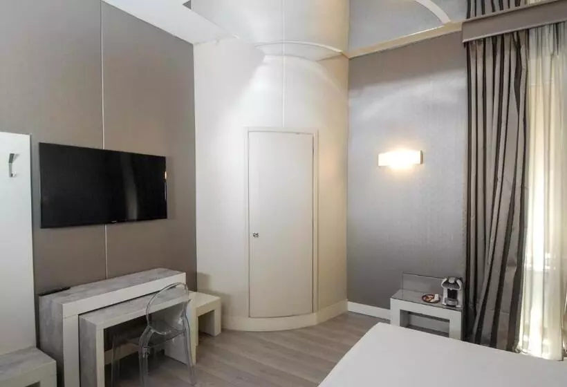 هتل Piccolo Di Piazza Di Spagna Suites