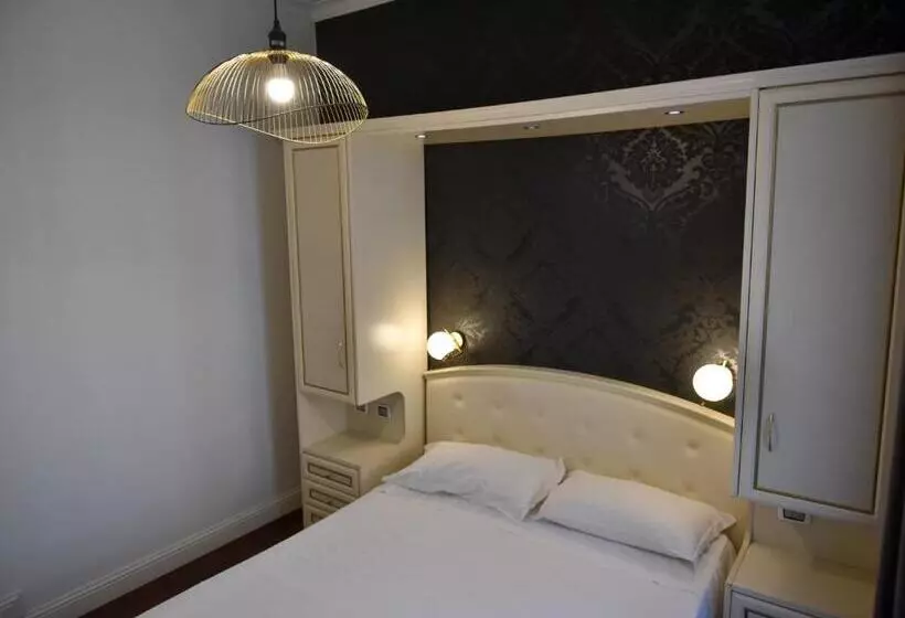هتل Piccolo Di Piazza Di Spagna Suites