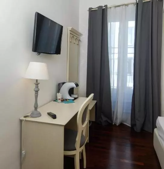 هتل Piccolo Di Piazza Di Spagna Suites