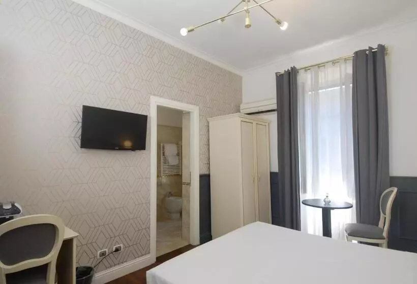 هتل Piccolo Di Piazza Di Spagna Suites