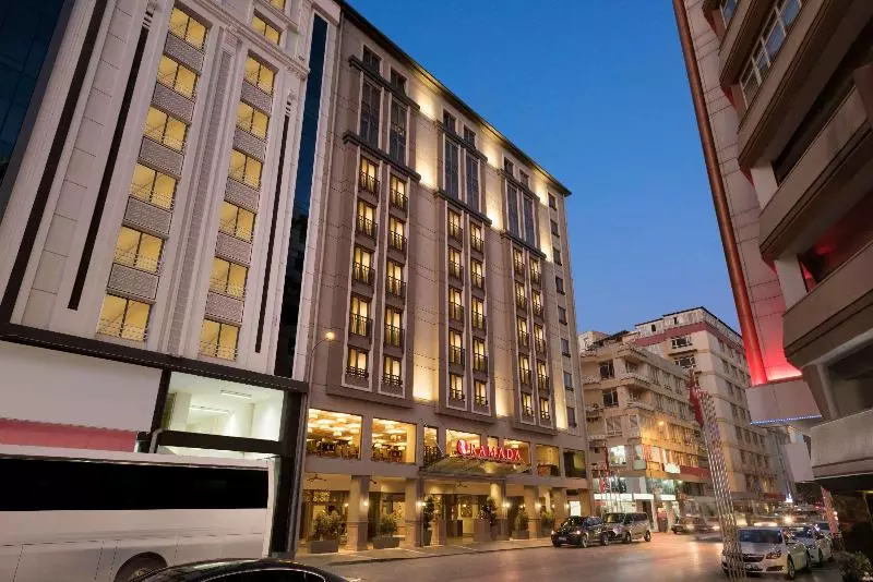 호텔 Ramada & Suites By Wyndham Adana