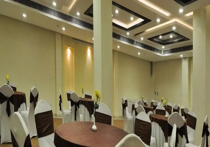 هتل The Grand Orion Kailash Colony