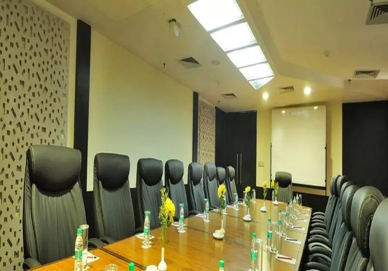 هتل The Grand Orion Kailash Colony