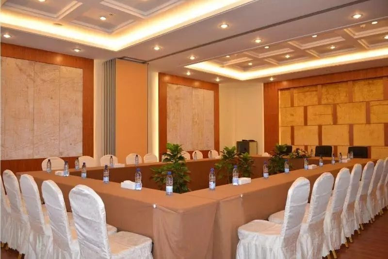 Residence Golden Peacock Resort