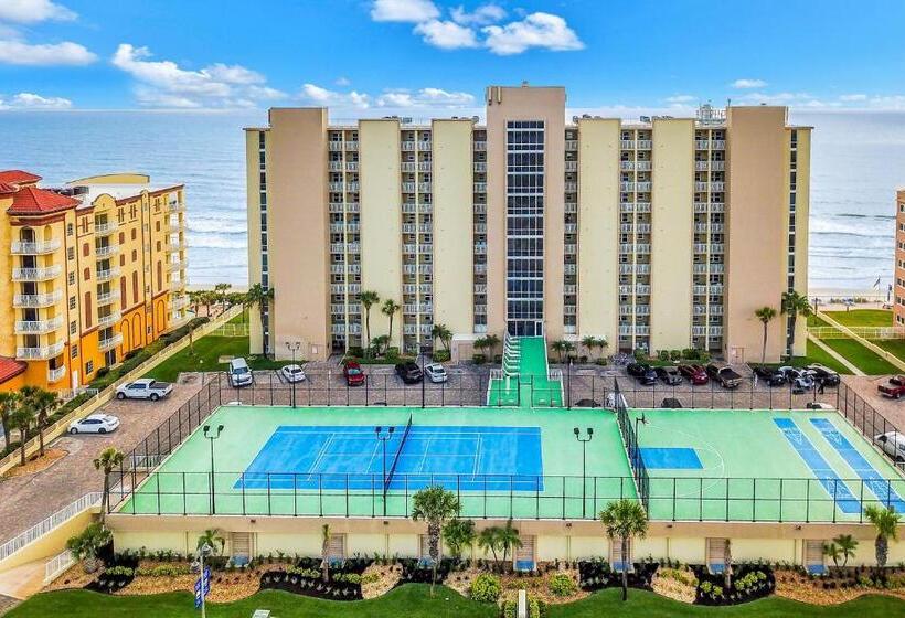 Отель Top Floor At The Shores