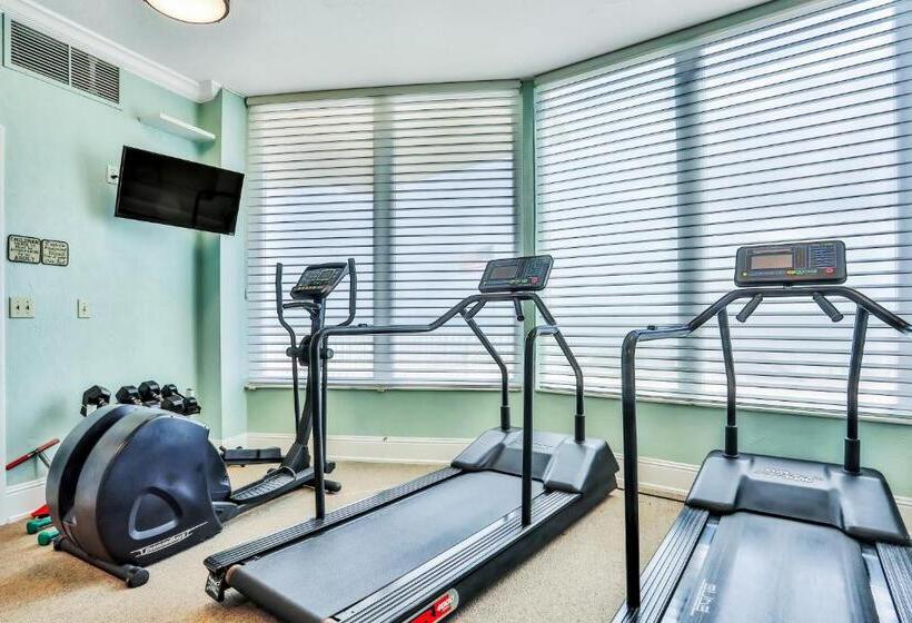 Отель Top Floor At The Shores