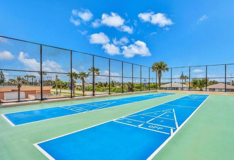 Отель Top Floor At The Shores