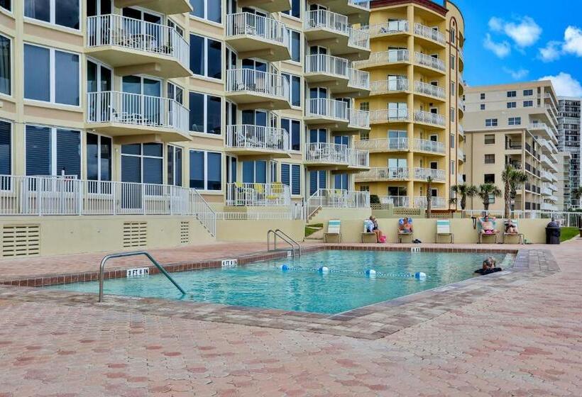 Отель Top Floor At The Shores