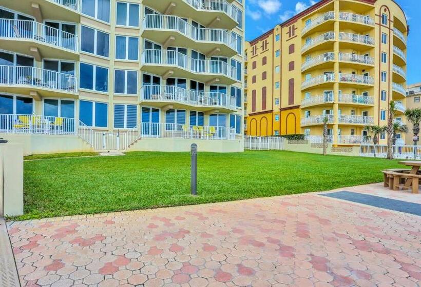 Отель Top Floor At The Shores