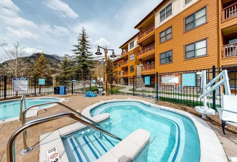 Hotelli Copper Springs Lodge 430