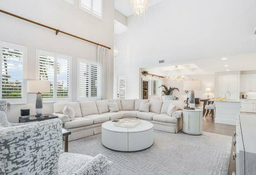 فندق Naples Square Paradise