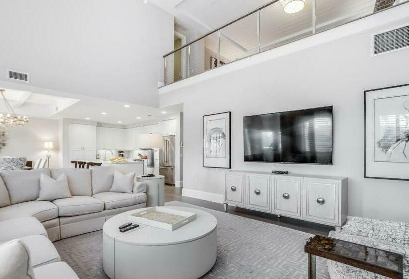 فندق Naples Square Paradise