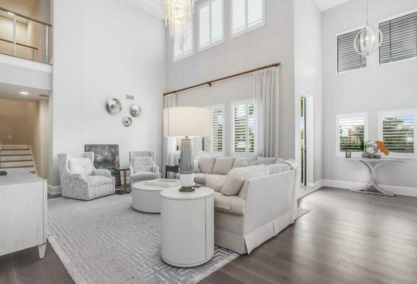 فندق Naples Square Paradise