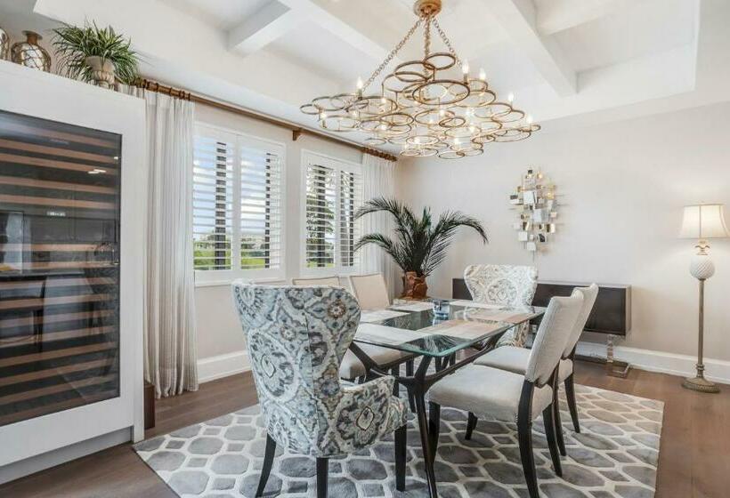 فندق Naples Square Paradise