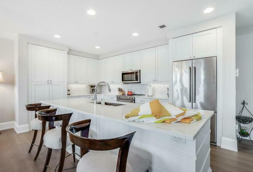 فندق Naples Square Paradise