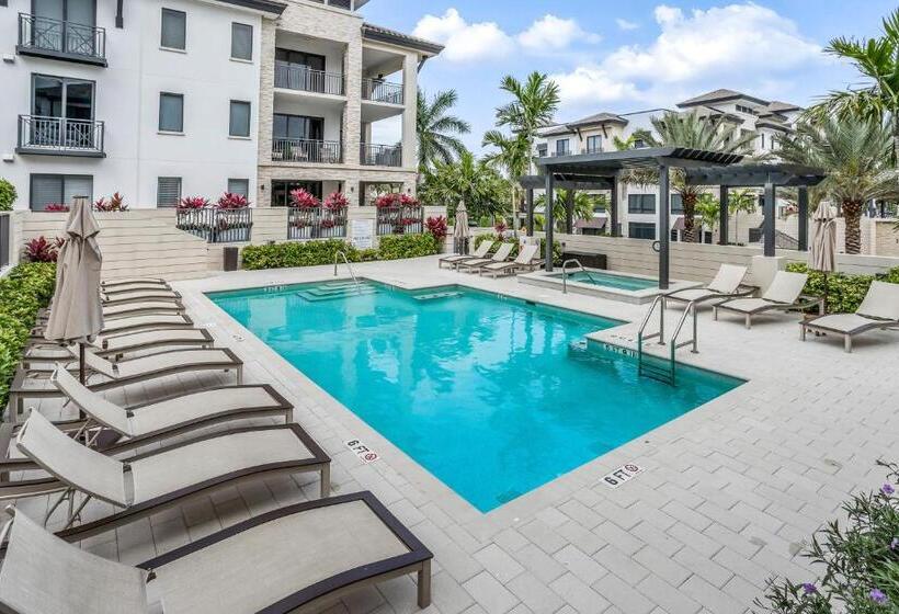 فندق Naples Square Paradise