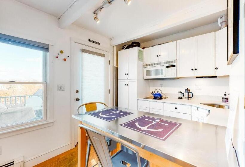 هتل A Room With A View