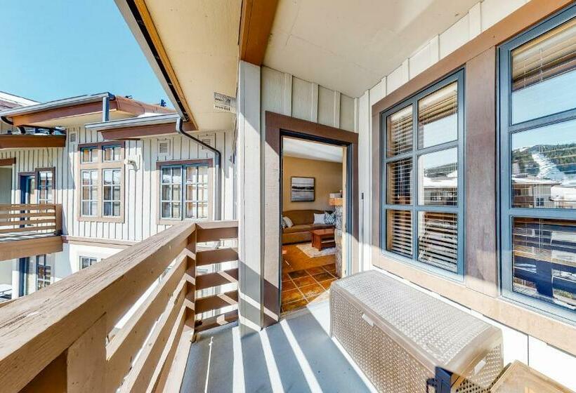 Отель Passage Point 606