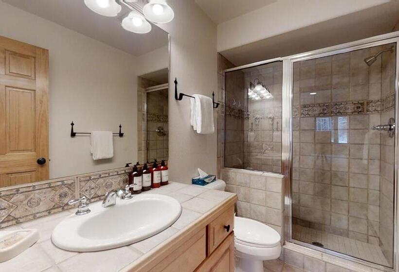 فندق Evergreens 03