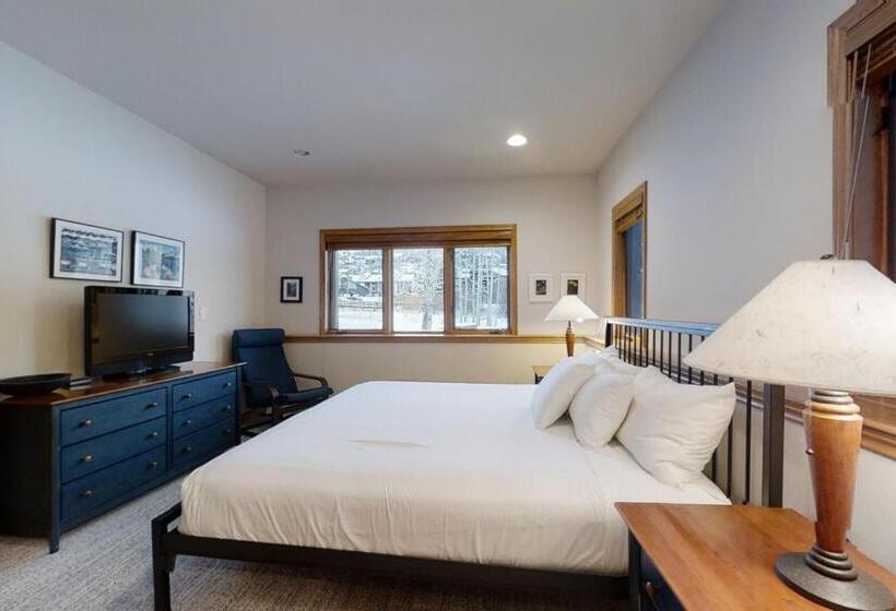 فندق Evergreens 03