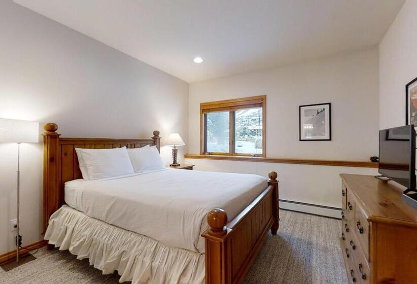 فندق Evergreens 03