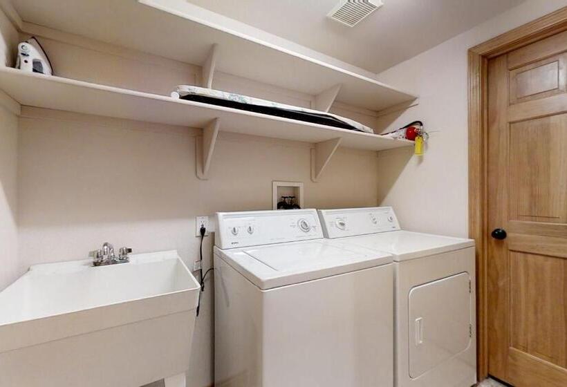 فندق Evergreens 03